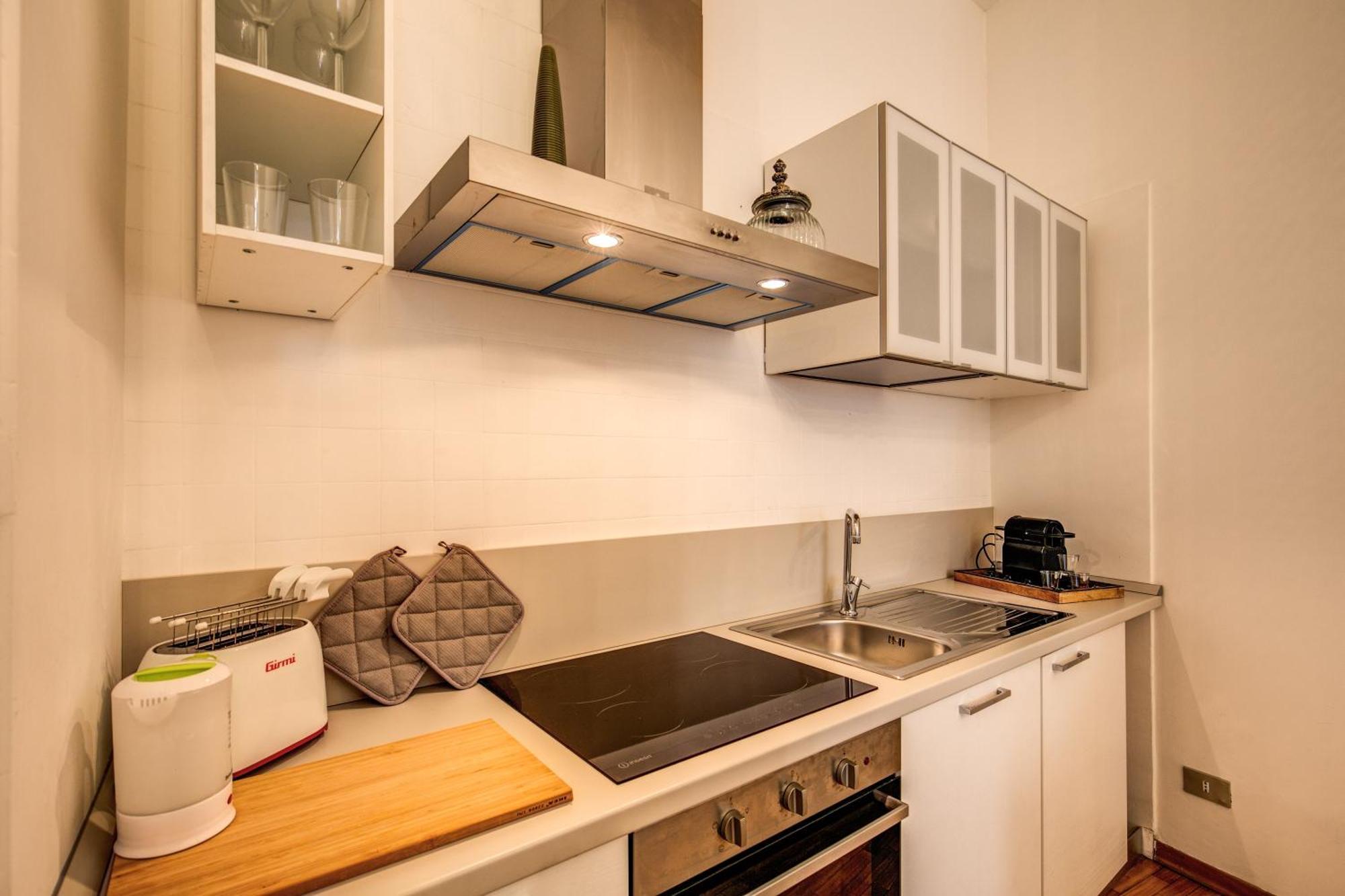Elegant Apartment Behind The Colosseum Roma Exterior foto