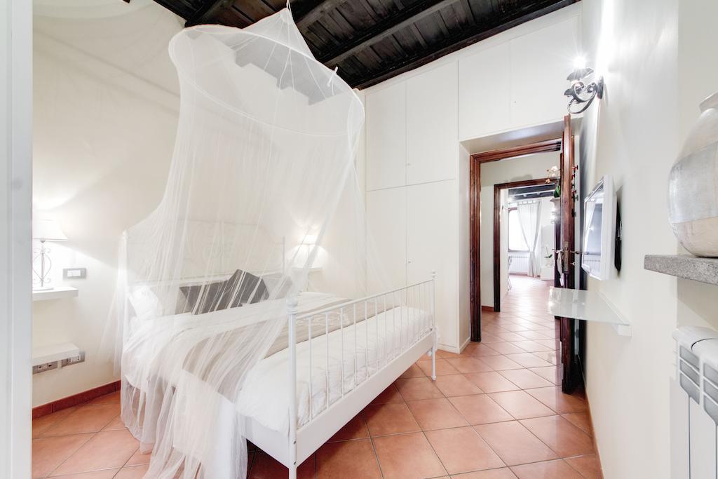 Elegant Apartment Behind The Colosseum Roma Quarto foto