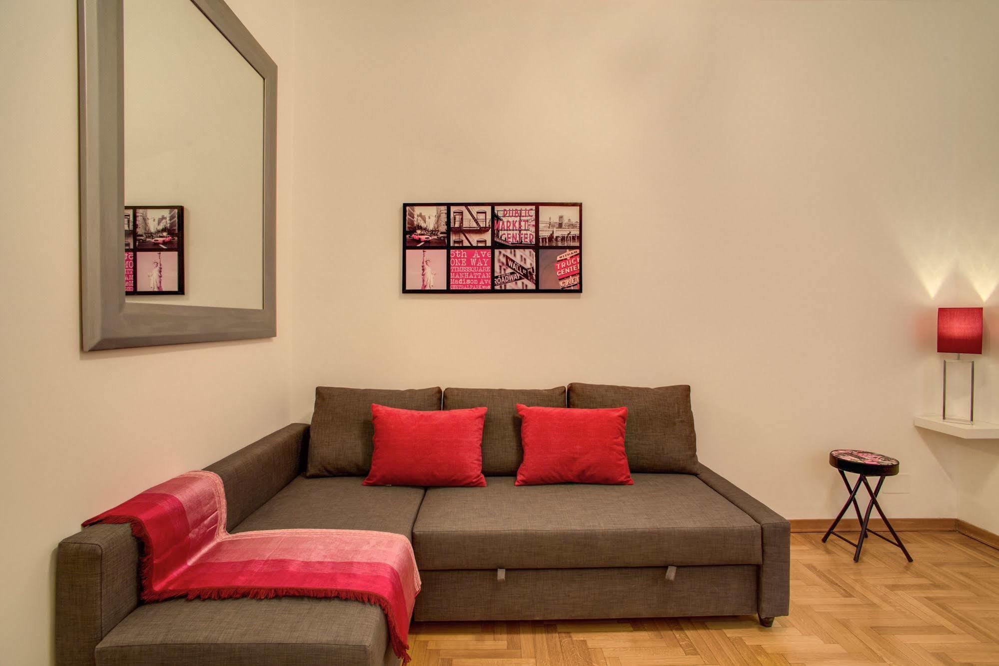 Elegant Apartment Behind The Colosseum Roma Exterior foto