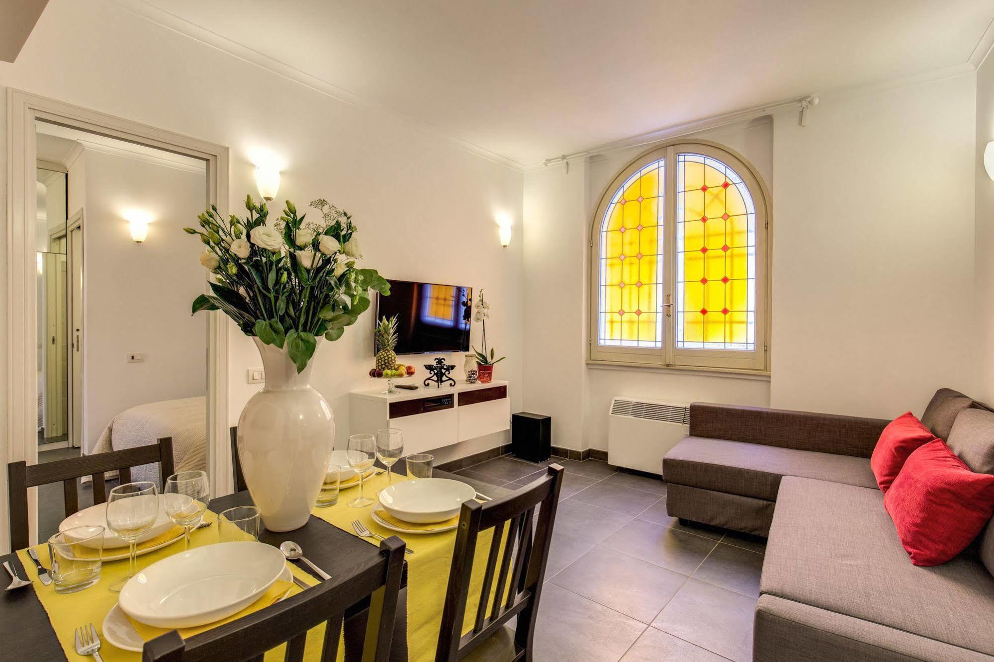 Elegant Apartment Behind The Colosseum Roma Exterior foto