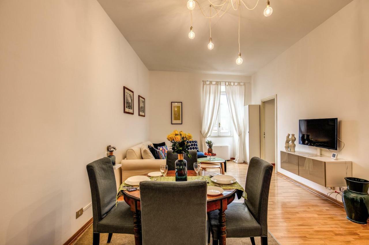 Elegant Apartment Behind The Colosseum Roma Exterior foto