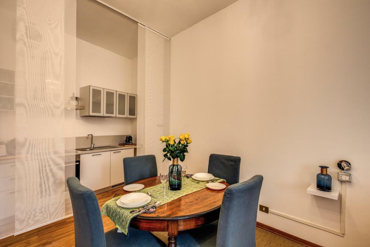 Elegant Apartment Behind The Colosseum Roma Exterior foto